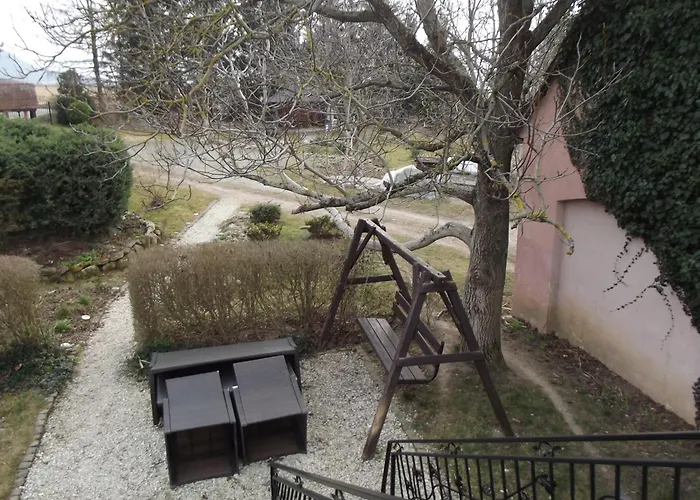 Siedlisko Nad Stawem Farmház *